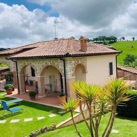 8380 Agriturismo L'Oleandro 蒙特马拉诺 外观 照片