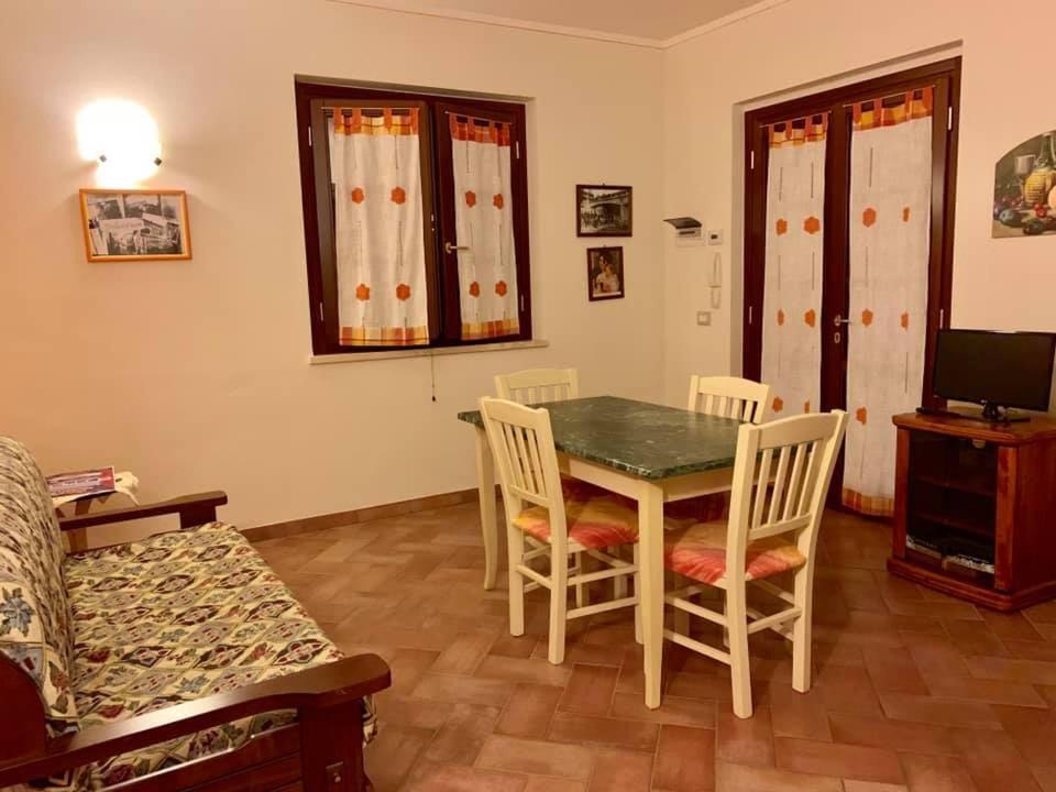 8380 Agriturismo L'Oleandro 蒙特马拉诺 外观 照片