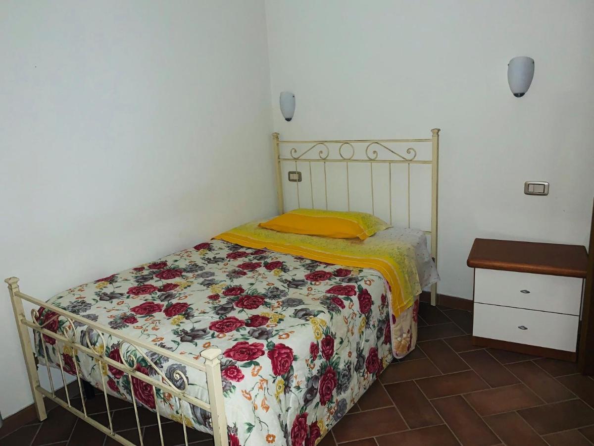 8380 Agriturismo L'Oleandro 蒙特马拉诺 外观 照片
