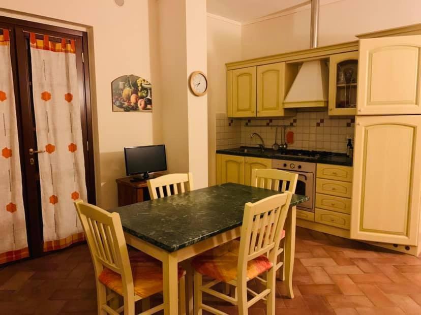 8380 Agriturismo L'Oleandro 蒙特马拉诺 外观 照片