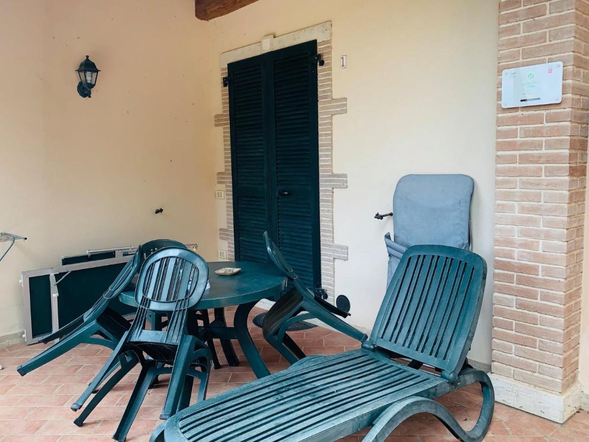 8380 Agriturismo L'Oleandro 蒙特马拉诺 外观 照片